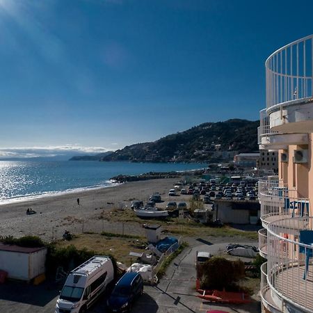 Hotel Sirenella Mele Exteriér fotografie
