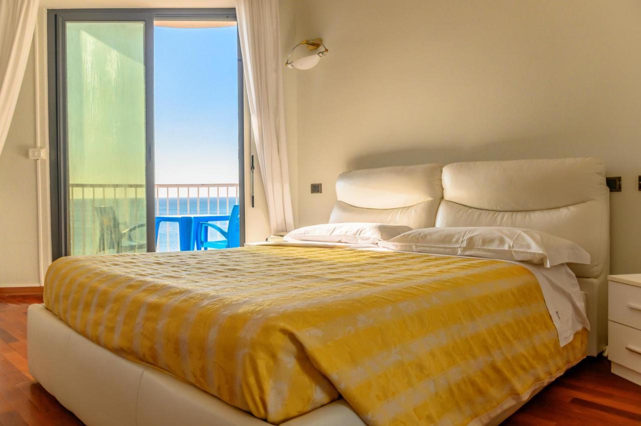 Hotel Sirenella Mele Exteriér fotografie