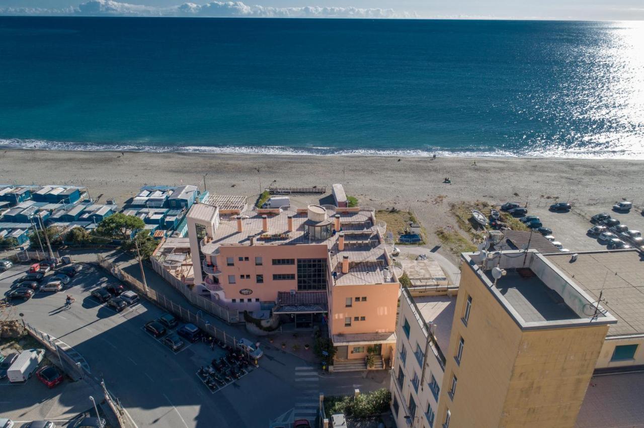 Hotel Sirenella Mele Exteriér fotografie