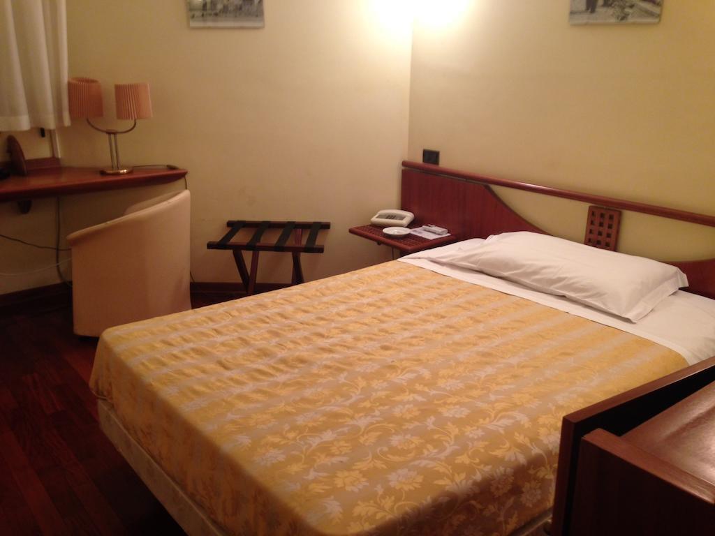 Hotel Sirenella Mele Pokoj fotografie